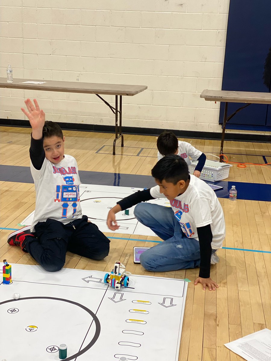 rosawalk's tweet photo. Douglass Dragons showing their robotics skills. https://t.co/KG63CJG7QH