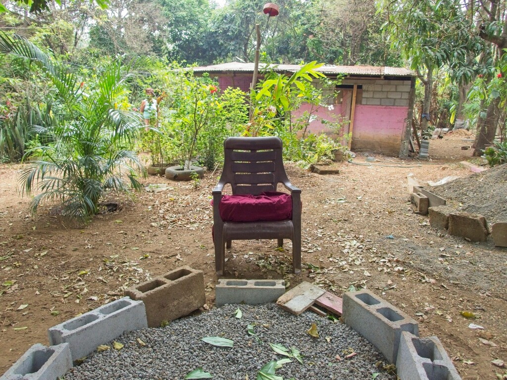 Cold plushin' it...fit for a king.
.
.
.
.
.
.
.
#rustic #minimal #chair #furniture #minimalism #chairs #street #rusticfurniture #minimalismus #managua #alone #rusticdecor #streetstyle #minimal_hub #solo #minimalmood #minimalist #art #minimal_perfection #secondhand #reuse #beac…