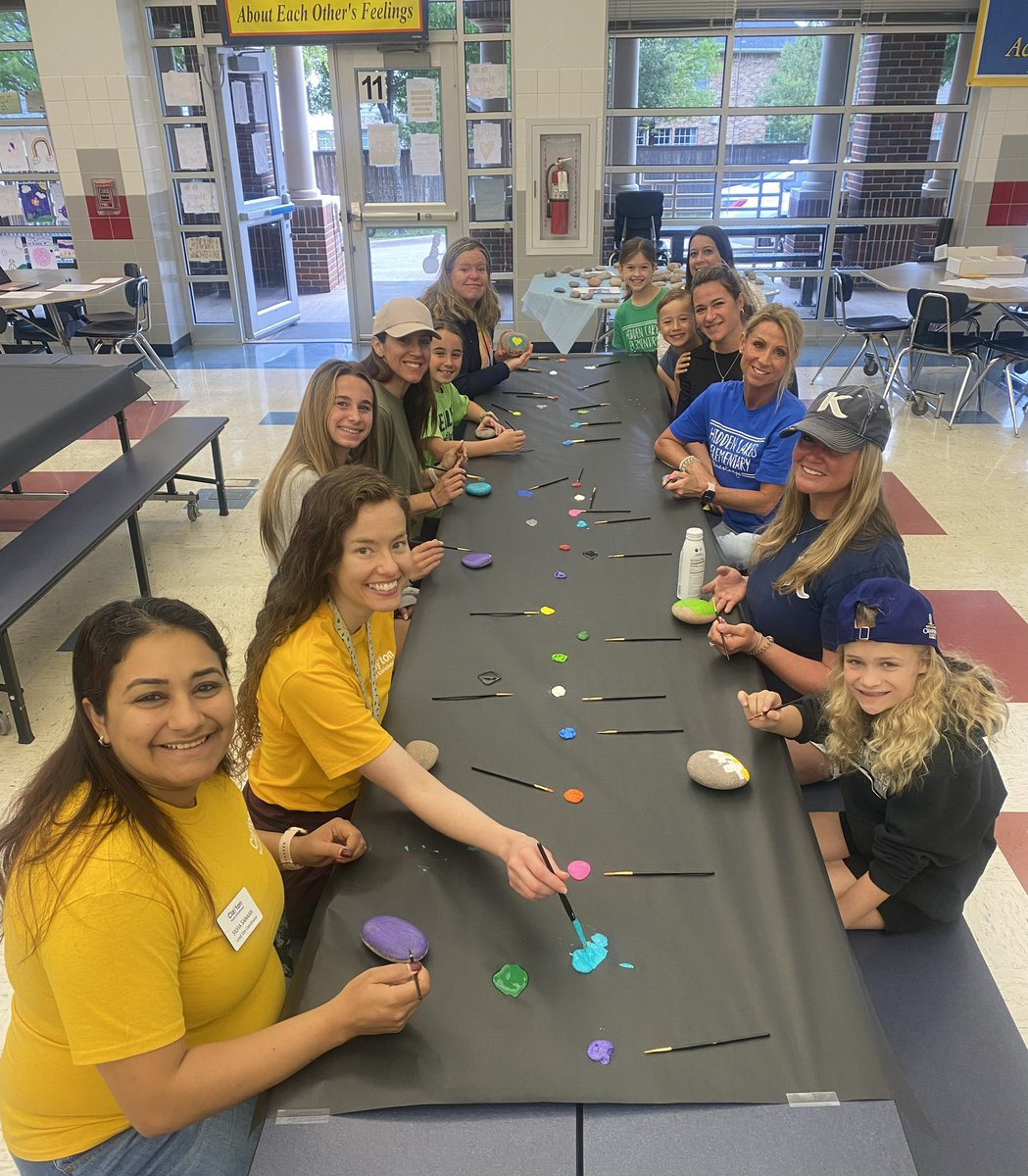 Hidden Lakes Elementary tweet media