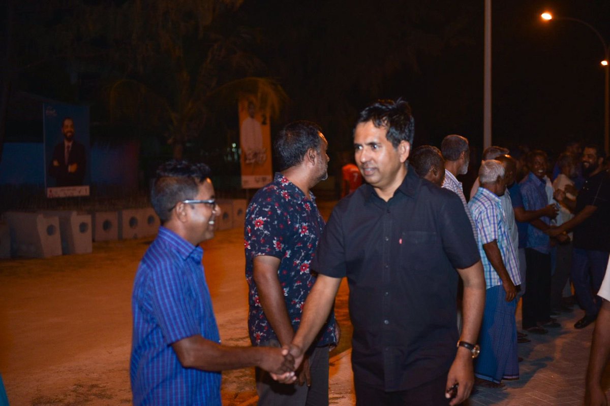 މިނިސްޓަރ @em_saeed ، އަދި މިނިސްޓްރީގެ ބައެއް އޮފިޝަލުން ނ. އަތޮޅުގެ ބައެއް ރަށްތަކަށް ކުރައްވަމުން ގެންދަވާ ދަތުރުފުޅުގައި މިލަދޫ އަދި ހޮޅުދޫއަށް ވަޑައިގެން ރައްޔިތުންނާއި ބައްދަލުކުރައްވައިފި