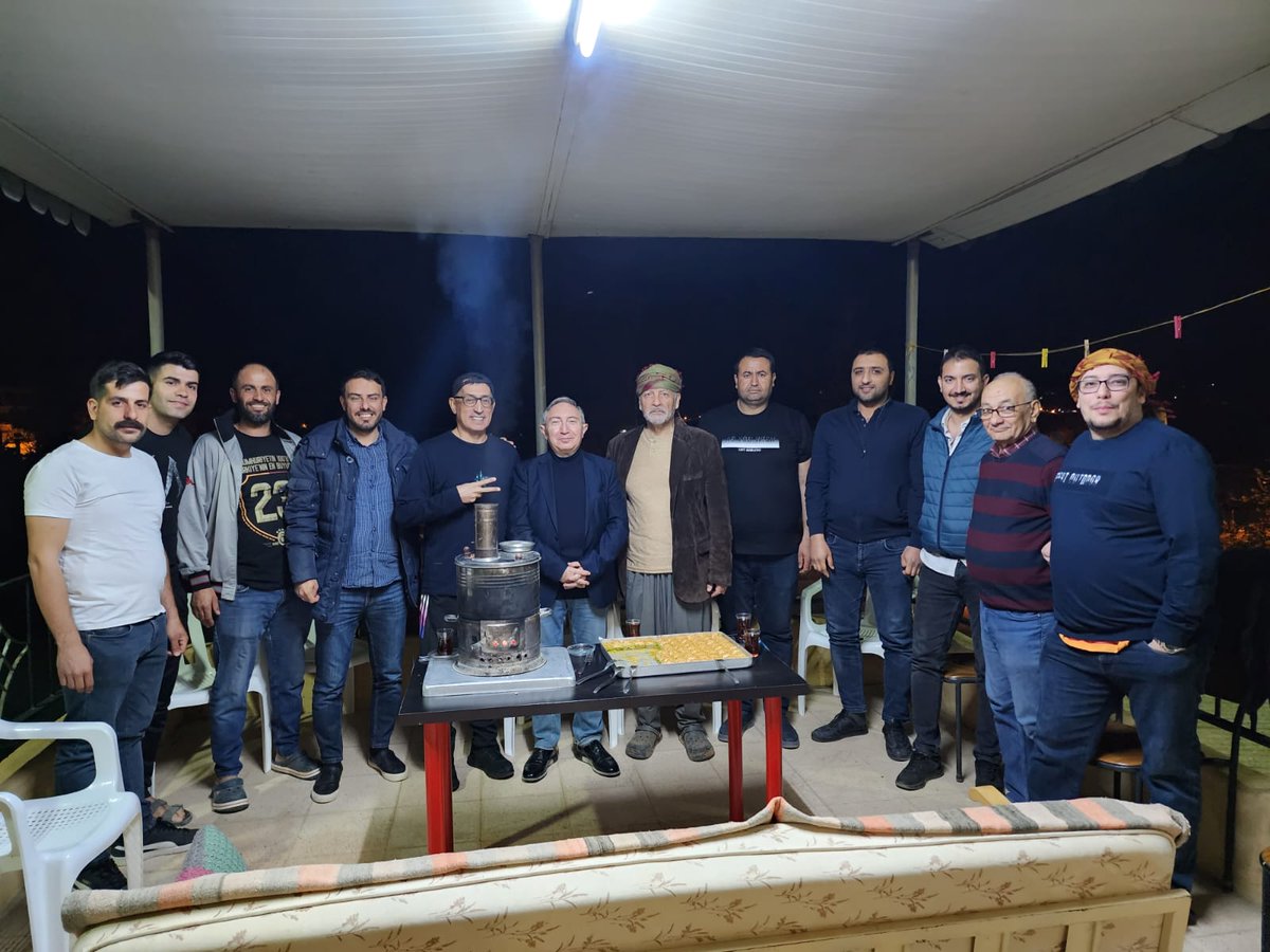 Galatasaray SK Divan Kurulu başkanı Aykutalp Derkan Tülmenli gençler ile buluştu. Semaver çayı + fıstıklı baklava, fıstığın ana merkezinde.