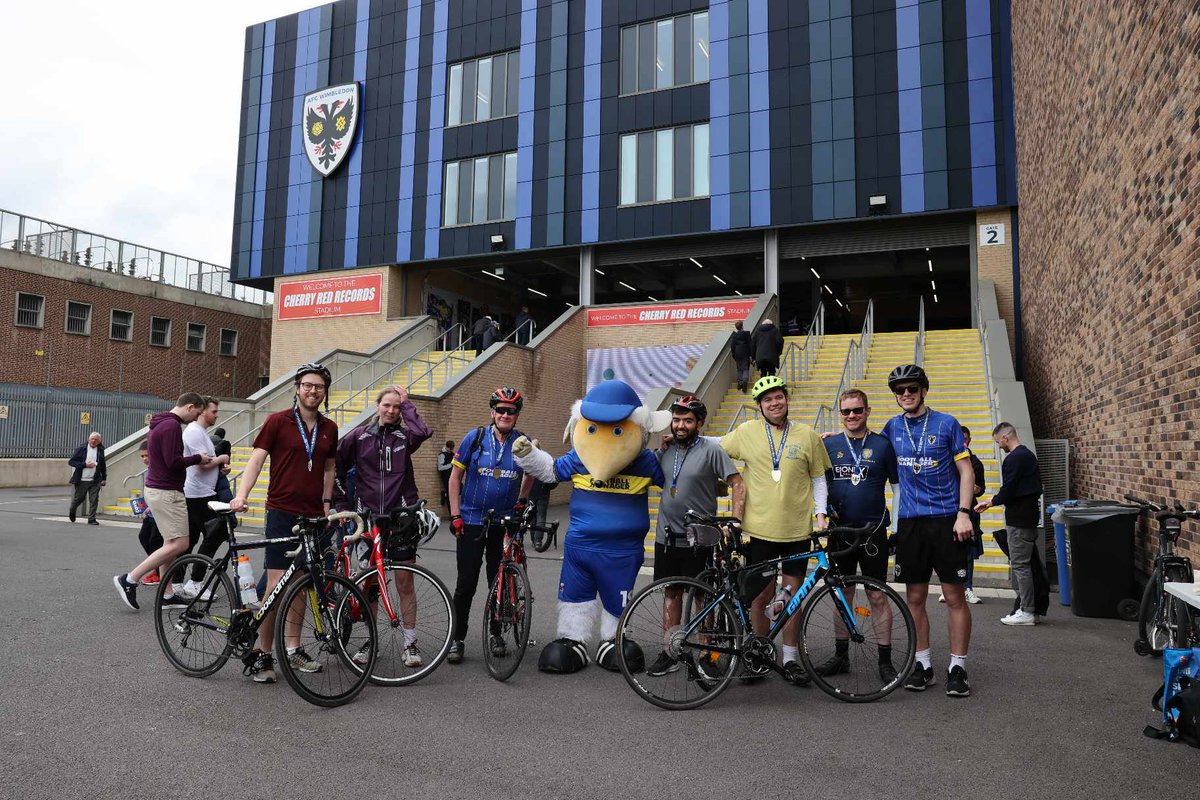 A huge well done to the Velo & Blue team who cycled 40 miles before the match from/to Plough Lane over the Surrey hills including Box Hill raising money for @AFCW_Foundation Was great to greet them at the finish. Donate here justgiving.com/campaign/veloa… #AFCW 📷 @KirkPritchard1 💛💙