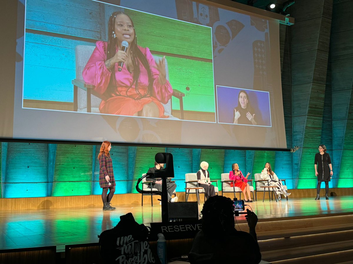 The event also included panel discussions that featured South African satirist and influencer, Ms #LesegoTlhabi (in association with the South African Embassy in France), as well as comedian and influencer, Mr @KhabyLame 

📸 : #UNESCO 

#SAinFrance #SAinUNESCO #Masterclass