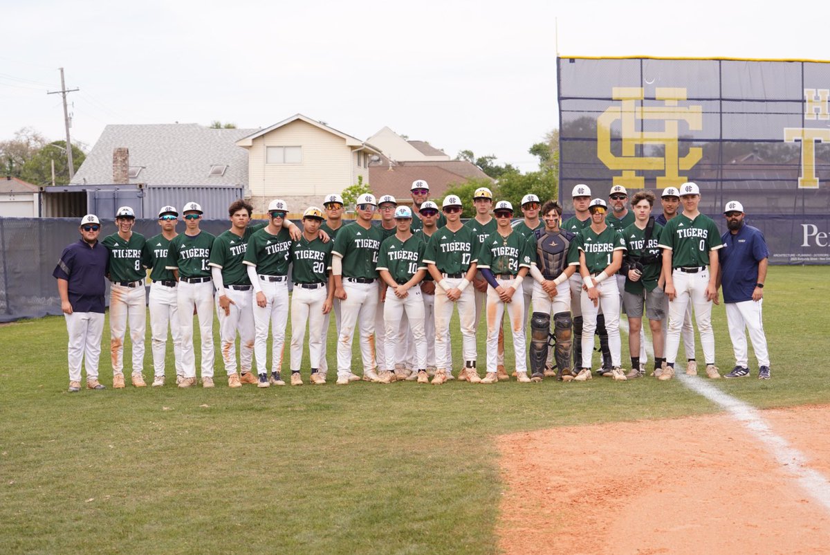 Holy Cross Tigers tweet media