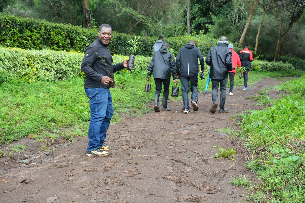 And thanks to the incredible @SEI_Africa team, including @Lawrencenzuve, @DanubeWandji and @Undisputedwrite who accompanied me to the event and braved the cold, drizzly morning today. @SEIresearch. @jairus_mola