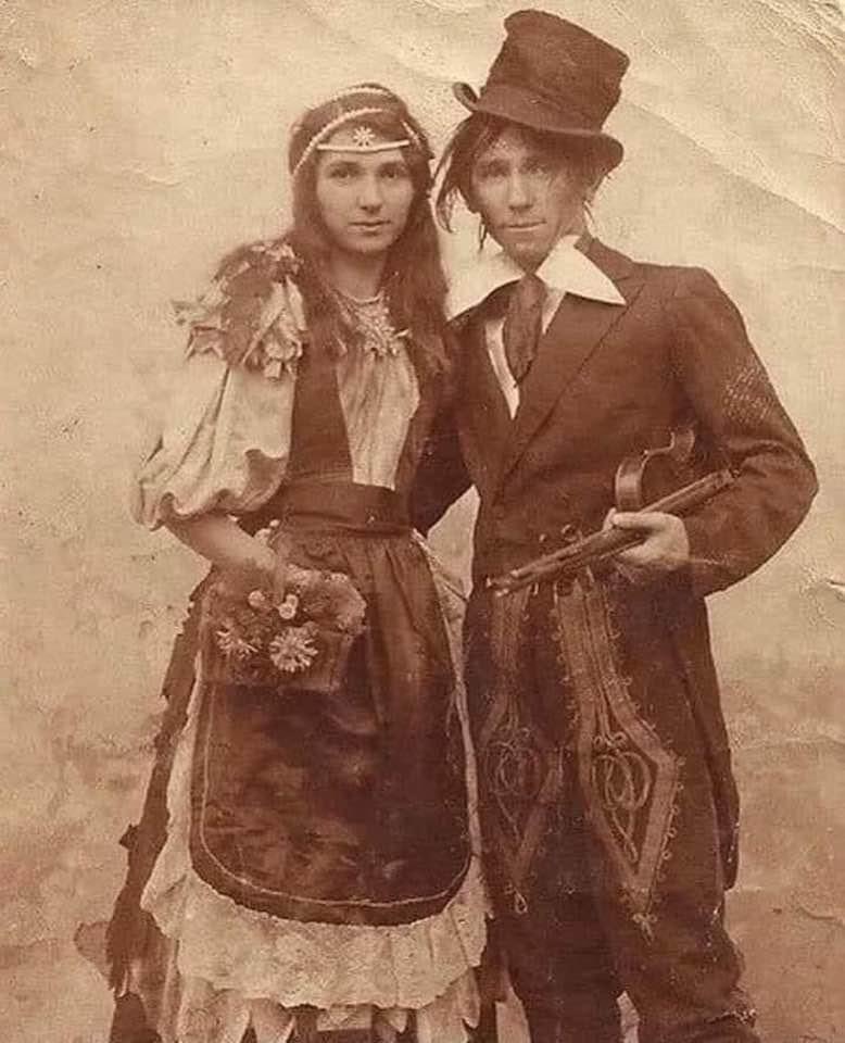 A couple of British travellers from the 1890’s. They made quite the good looking couple. I wonder how their lives turned out. 🤔