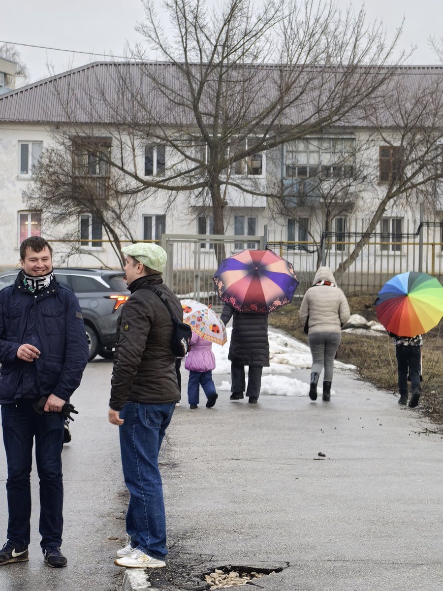 Приехал в 11 утра, сходил в баню, сходил на футбол, сходил в гаштет, улетел домой.