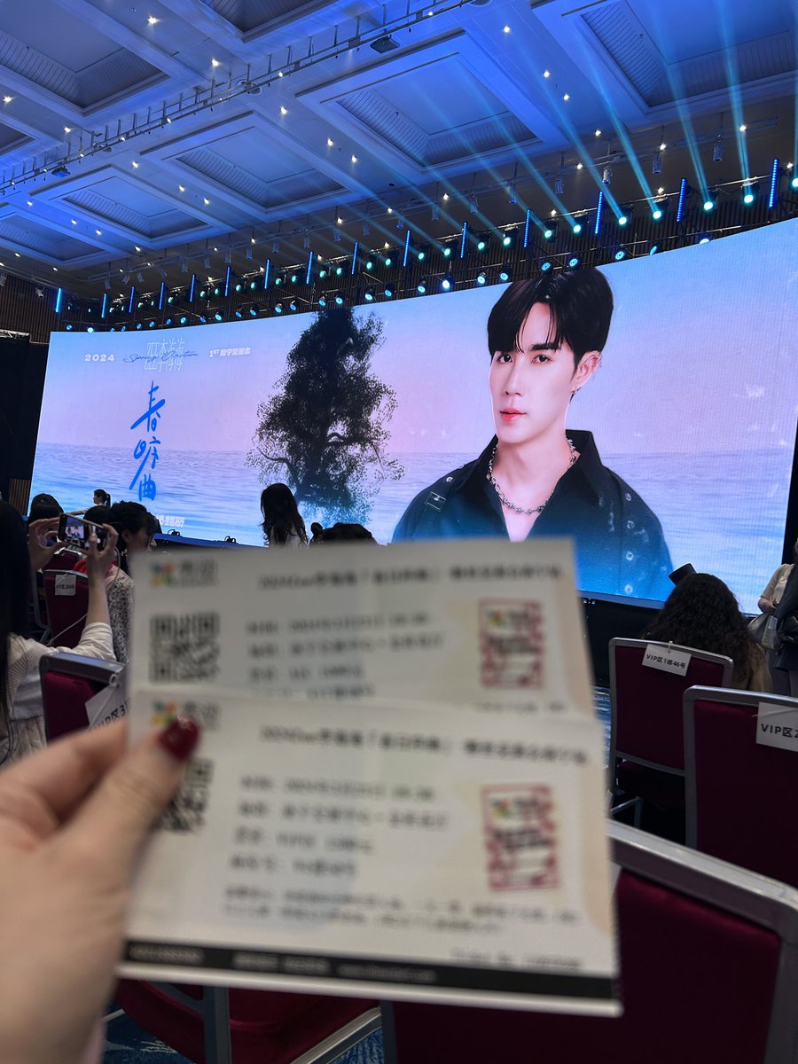 yansiyu520's tweet photo. 不管是南宁见面会还是苏州《Eh！》签售会及澳门见面会，你们总能给我带来幸福、快乐和满满的爱，让我爱❤️你们又多了一点点，每天像在蜜罐里的蜜～～～
#ZeeNunew1stFMinMacau 
#NuNewEhFansignInChina
 #Zee1stFMinNanning
#NuNew1stFMinNanning
#ZeeNuNew #ซนซน https://t.co/jej1gF0UDk