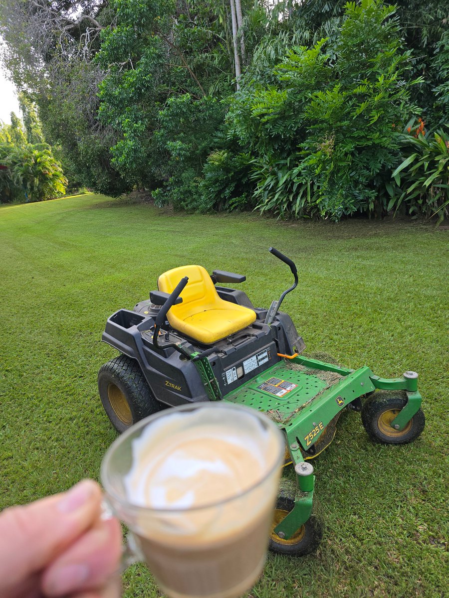 OreboundImages's tweet photo. Guess I'm 'that guy' mowing the lawns at 7am on a Sunday morning 🤭

#sorry #TopEnd #jobstodo https://t.co/7N5QEMrqWZ