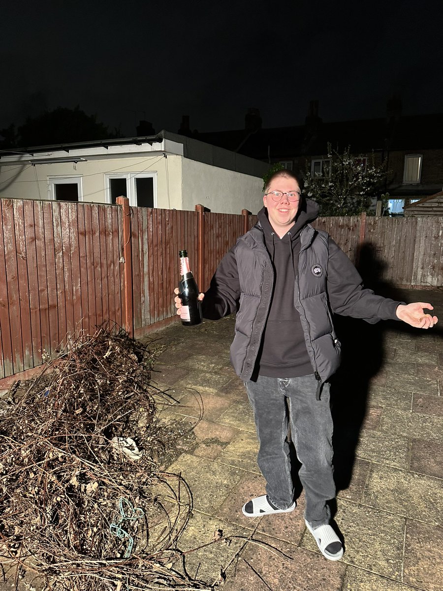 This was my list for euic which I played and ending up in day 2, which locks up my Worlds Invite. 🌺 
In the pictures you can see my Decklist and me popping the Champagne to celebrate.🔥
See you in Hawaii 🌺