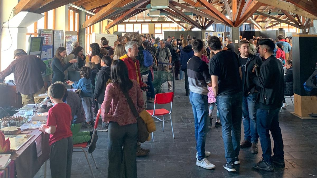 Hoy fuimos parte de el increíble festival en defensa de la ciencia argentina #ElijoCrecer del nodo #Bariloche. ¡Estamos muy felices por la gran convocatoria que tuvo!