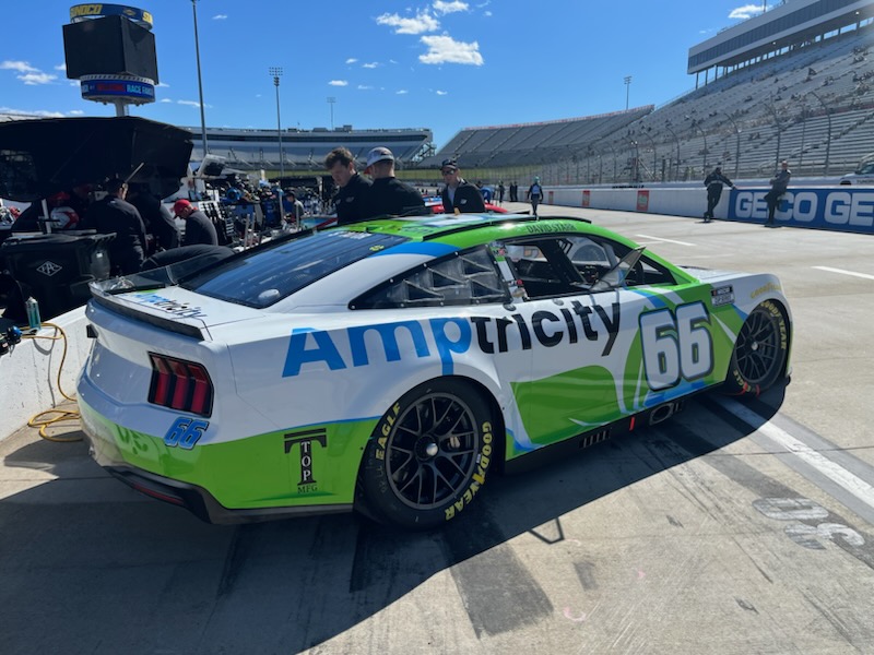 Cup practice gets underway @MartinsvilleSwy on FOX Sports 2 at 4:30 pm ET, followed by qualifying at 5:20 pm ET. @starr_racing will be in Group B. #NASCAR #CookOut400 #LetsGoRacing