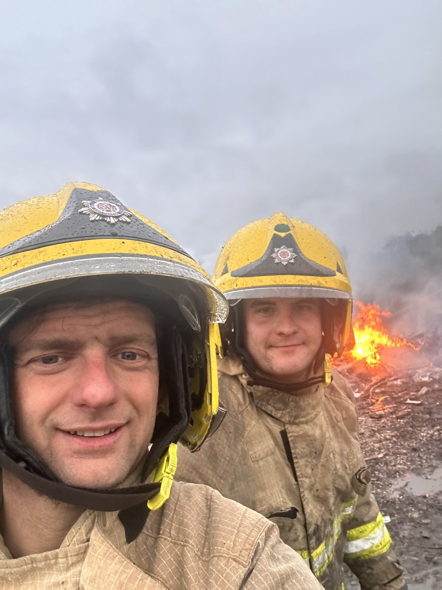 ⚠️ Shout out to 2 of our crew; FF Paul OBrien who passed Breathing apparatus refresher and FF Connor Ward who completed Trauma training today at @LancashireFRS ✅ Always training, Always developing. 🚒 And straight back on duty for Lytham. #Lytham #FireAndRescue 🔥