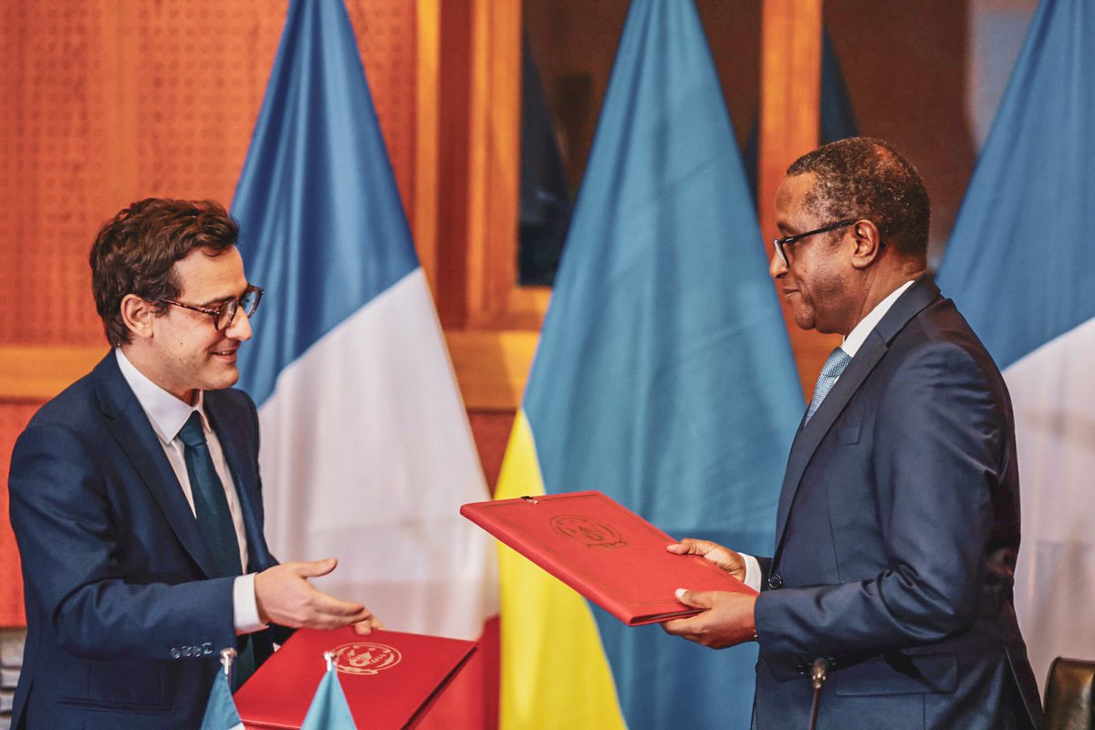 Arrivé au Rwanda où je représenterai @EmmanuelMacron aux commémorations des 30 ans du génocide perpétré contre les Tutsis. Avec le Rwanda, nous avons su travailler sur la mémoire, nous réconcilier et bâtir un partenariat confiant, tourné vers l'avenir.