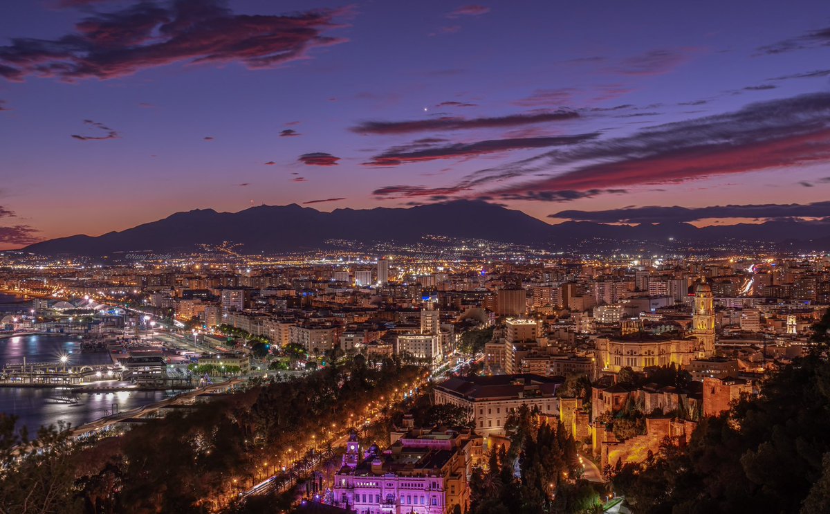 ¡¡ #Buenasnoches ✨ desde #Málaga 💜💚 !! 
Foto @nanyfotografia 
#malagaconacento #vivirenmlg #followme