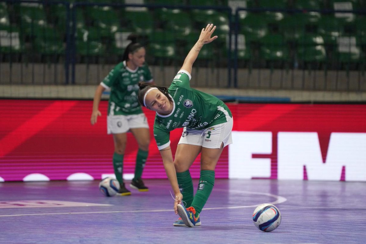 cbfsoficial's tweet image. Supercopa @caixa ⚽️🔥

Aquecimento para @femalefutsal e @steinfutsal 🔥 as 16h a bola rola pela semifinal! 

📺 Acompanhe ao vivo pela CBFS TV! 
📸 @mmmoreira 

#supercopa #caixa #futsalfeminino