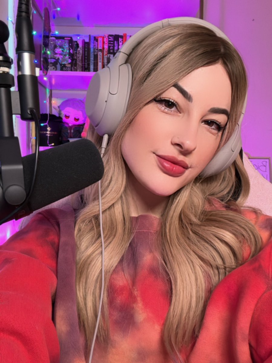 Live now on Twitch!! Come hang out :3 twitch.tv/kristenscott