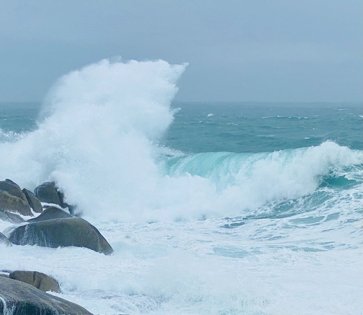 Hard to capture quite how big the sea is today but you get the idea ! 🌊💨🌊 All boats are cancelled to and around the islands tomorrow so expect more of the same ! #islesofscilly #StormKathleen