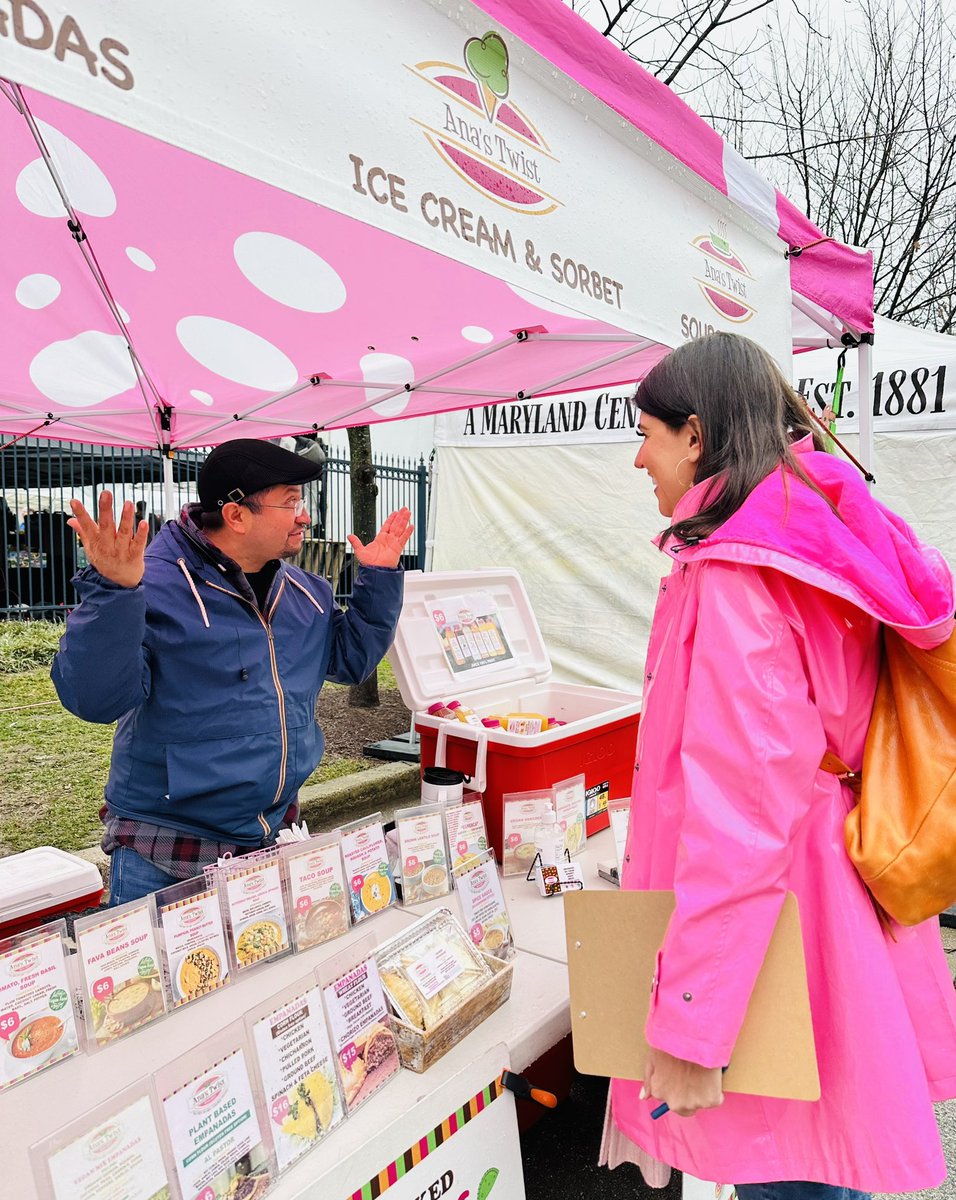 Tomororw morning at 8:30 am, the @FRESHFARMDC Dupont Circle Market Spring Season officially begins!! Check out new farmers and producers, and remember you can compost your food waste right on site!