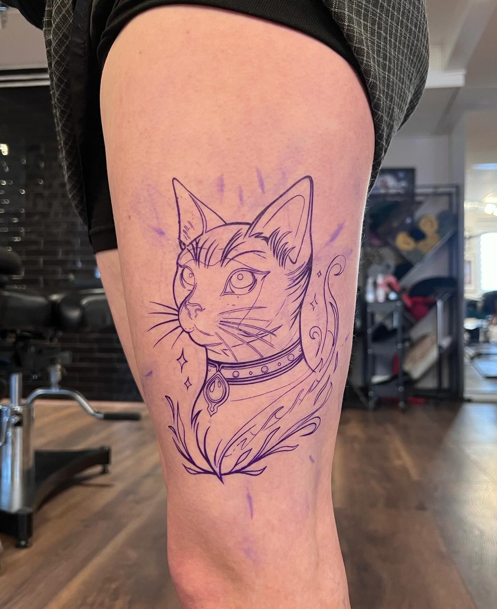 Beautiful cat portrait by an_anast_tattoo/via IG 🖤