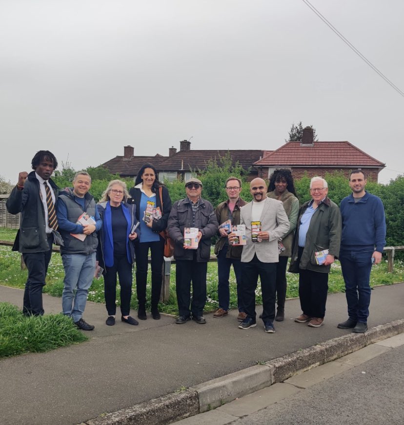 Warm welcome to @Councillorsuzie, #Conservative #MayorforLondon, #GLA candidate @RonnieMushiso, in #Feltham. Engaging conversations, strong support on the doorstep 1. Scrap #ULEZ expansion on day1 2. Build more affordable #familyhomes 3. Increase #police presence