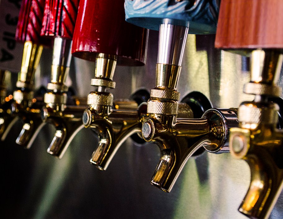 What's on tap at Shades Lounge? Stop by to find out. #Southbridge #Hotel #ConferenceCenter #Shades #Lounge #restaurant #food #beverage #drinks #appetizers #dinner