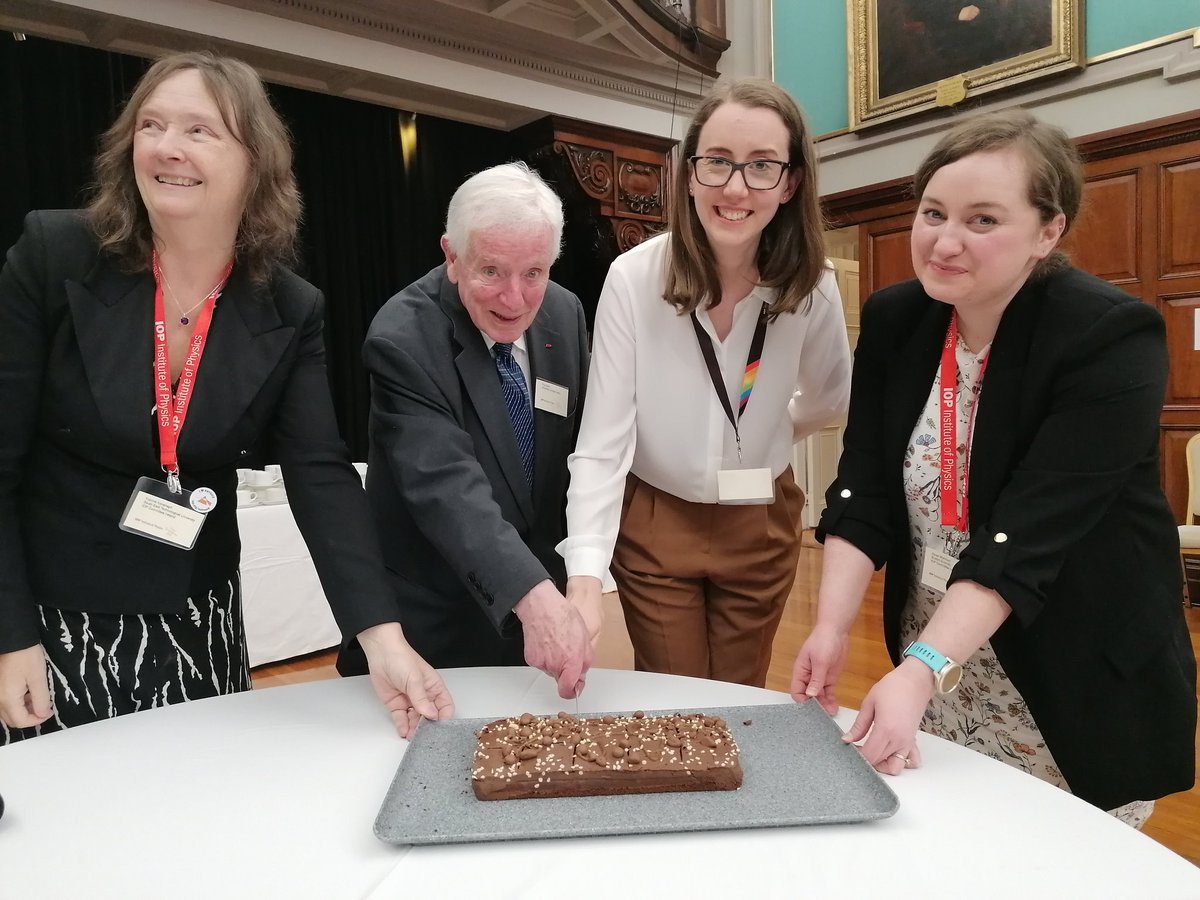 How many physicists does it take to slice a cake? Today's panel draws the conference dinner to a close with the cake cutting. #IOPIre60