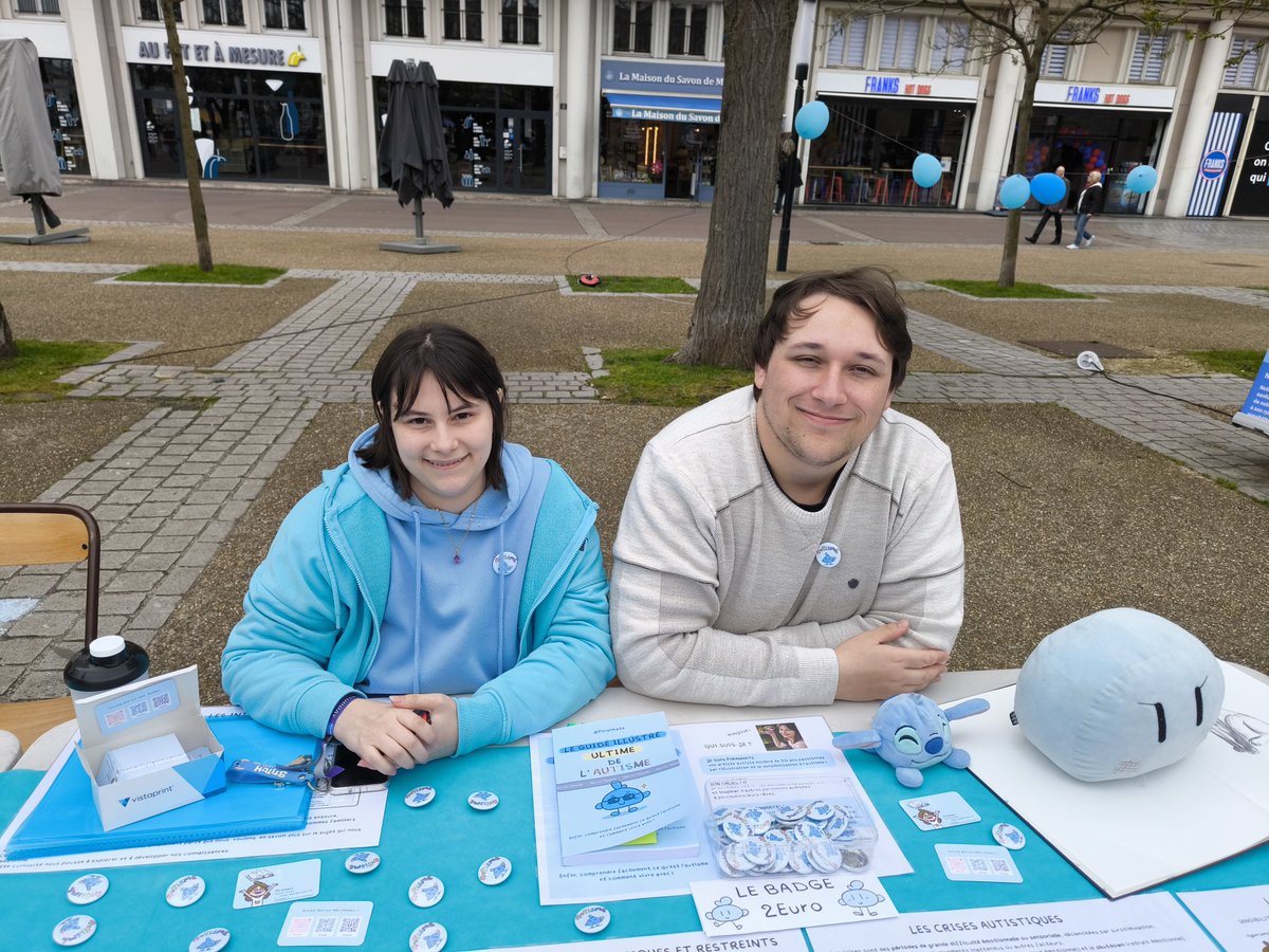 SeydouTraoreLH's tweet photo. 🔵 @LH_LeHavre : Rendons visible l'invisible, ce samedi 6 avril 2024 , la journée mondiale de sensibilisation à l'#autisme à la place Perret @LH_LeHavre , organisée par l'association @AspergerFam76 , en présence  @AgnesCarel76 , Députée Suppléante . @fadila_khattabi . 💙💙💙 https://t.co/0sbtLAoLYT