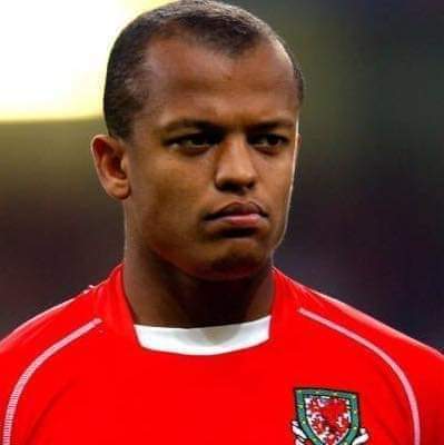 away_tours's tweet photo. Happy birthday to the man who is the only player in history to score a hat-trick in the Premier League, Championship, League One, League Two, FA Cup, League Cup and for his country.

@RobertEarnshaw is 43 years old today. 👏🏻👏🏻 https://t.co/T8ZQ4kjSEA