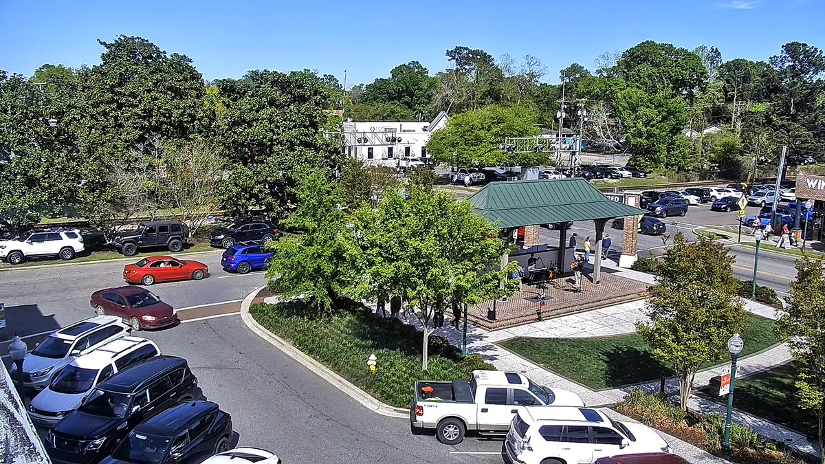MinorWX's tweet photo. Temperatures are running in the low to mid 60s for the @SFYMCA #Flowertown Festival in #Summerville!
We'll start to see those fall throughout the evening, but get outdoors today and tomorrow as those bright blue skies remain overhead!
#scwx #chswx https://t.co/gse3Noeejt