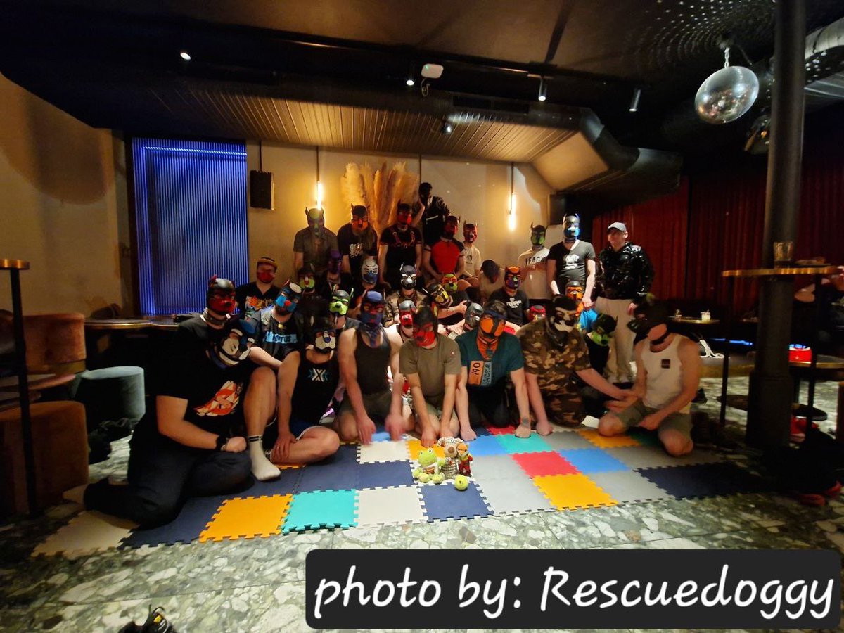 Meet&amp;Bark Zürich today in the new Location: Café Kweer.
📸 <a href="/doggy_rescue/">Rescue_Doggy</a>