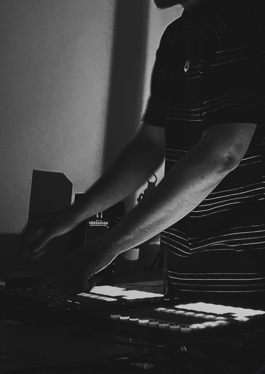 abaruche's tweet photo. Primer live set🔒 
Gracias a mis amigos que lo hicieron posible❤️‍🔥
Gracias a quiénes fueron a disfrutar y bailar🙏❤️ https://t.co/bYAILosFV5