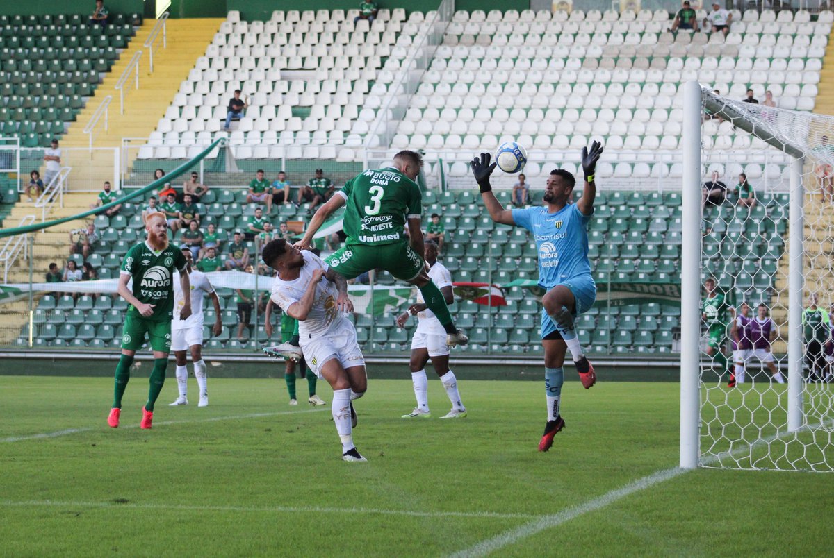 Vamos em busca do resultado na etapa final! 🏹⚽️💚 📸 Alessandra Seidel | ACF #VamosChape #OndaVerdeEBranca