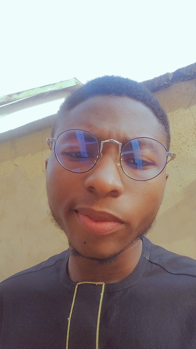 AdeyemiJapheth's tweet photo. The designer and The Design https://t.co/Oc99QMWXAZ