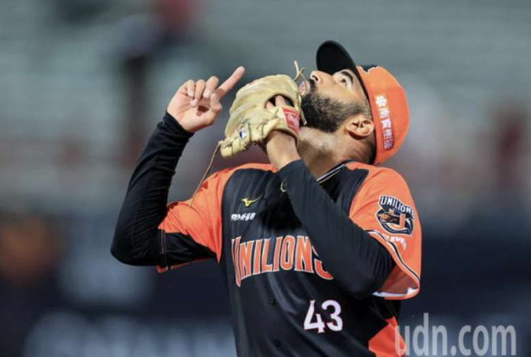 4/6 RHP Hector Perez - Uni-President 7-ELEVEn Lions

0SO, 1BB, 3H, 0ER, 0R, 2IP (H)

38 pitches, 23 strikes