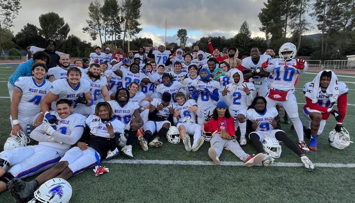 Happy 𝐍𝐚𝐭𝐢𝐨𝐧𝐚𝐥 𝐒𝐭𝐮𝐝𝐞𝐧𝐭-𝐀𝐭𝐡𝐥𝐞𝐭𝐞 𝐃𝐚𝐲 💪💪 Love my guys ❤️🙏🏈 #NationalStudentAthleteDay #WinTheDay #CultureOverScheme #FalconFamily