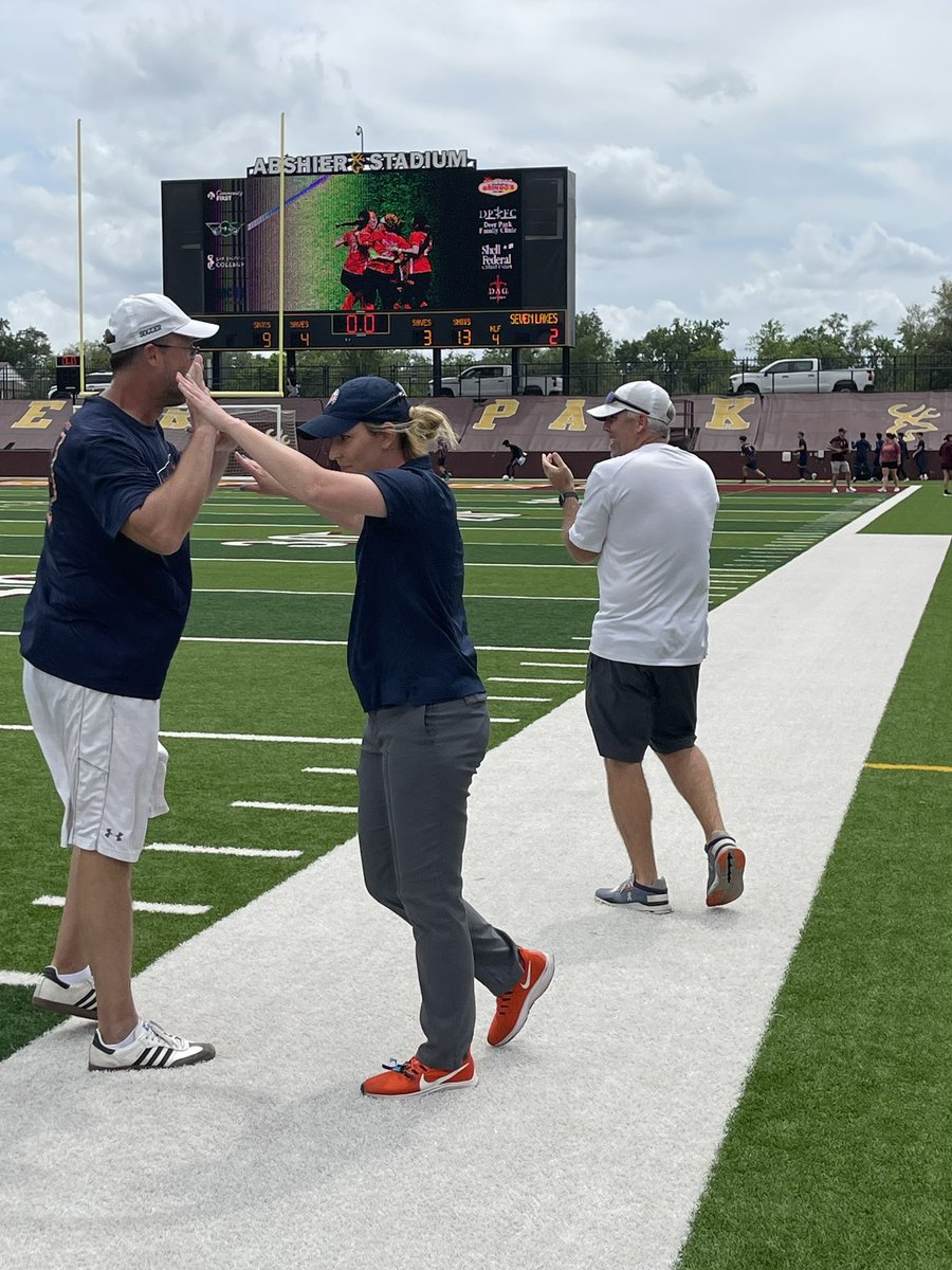 A great final match today Katy 7 Lakes vs Katy Jordan to decide the R3 6A representative at @uiltexas state competition. Two great teams with amazing student- athletes representing @katyisd their clubs, families and our #Houstonsoccer community. Congratulations to both teams.