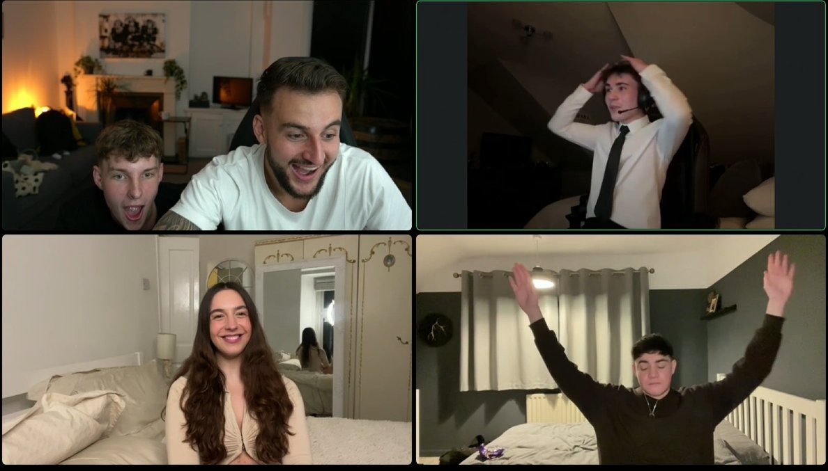 HarvzyFN tweet media