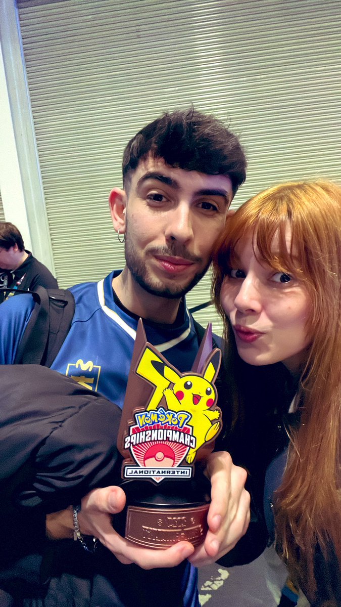 Ya en el hotel después de este día tan largo pero que GUAPO ha estado.

Finalmente quedé TERCERO de Europa en el torneo más GRANDE de la historia.

Estoy super orgulloso del resultado, os hice soñar a todos con el Bicampeonato de Europa y NA pero el rival en las semis fue