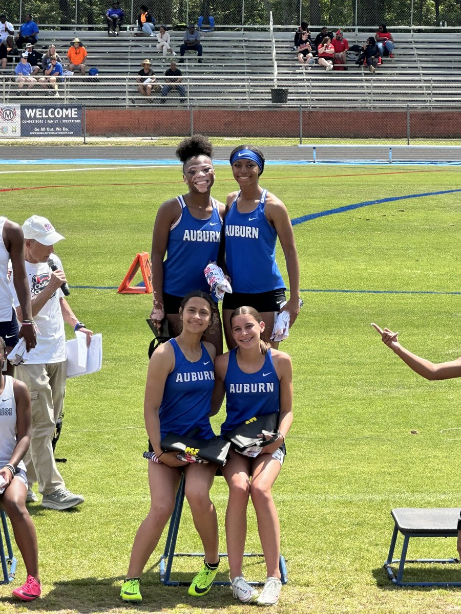 Congratulations to our girls 4x1 team with a time of 47.95! Placing first at The Mobile Meet of Champions #clawsup