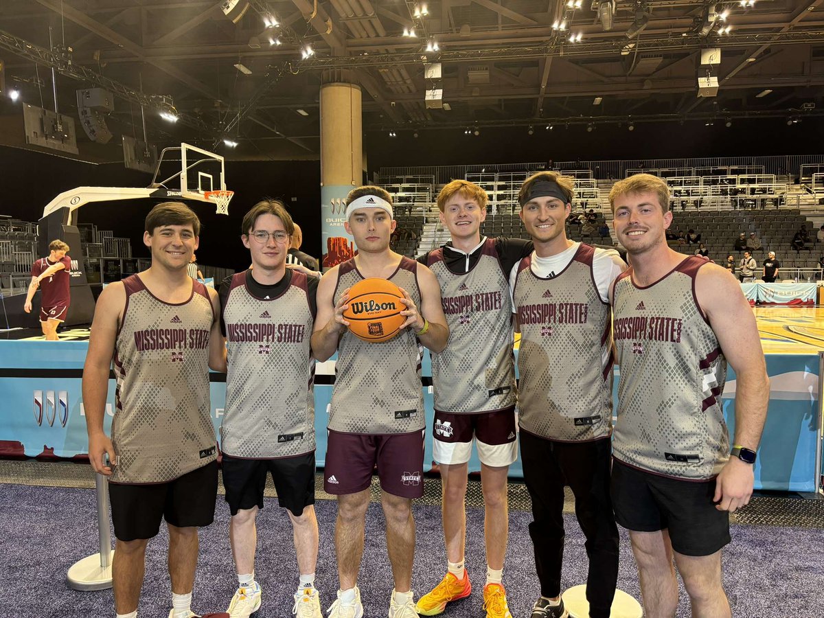 What an amazing opportunity and experience!!! Thank you @ManagerGames_ for putting on the event! And thank you to the best fanbase in the country for making it possible!! Something we'll treasure forever!!! #HailState 🐶