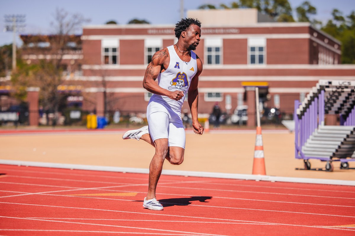 Royal and Mel doing Royal and Mel things 🔥🔥🔥 The Pirates get the sweep in both the 100m and 200m!! Melicia Mouzzon - 11.31 / 23.30 Royal Burris - 10.43 / 20.68 #GoPirates🏴‍☠️