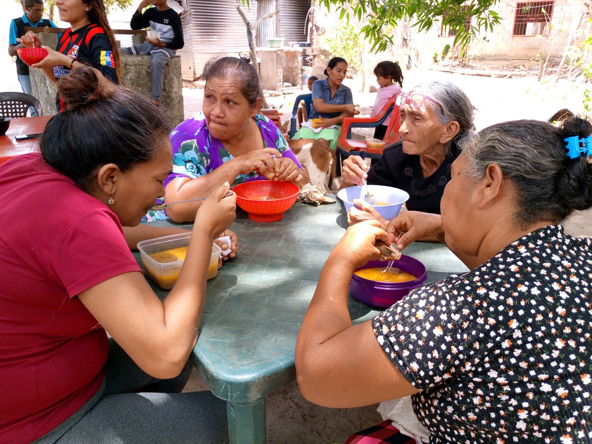 Desde el municipio Casacoima estado Delta Amacuro se realizó juego recreativos con los adultos mayores del sector Brisas del Delta donde se compartieron saberes y experiencias y también se le brindo despistaje de hipertensión alterar 
#RadiotomCanta