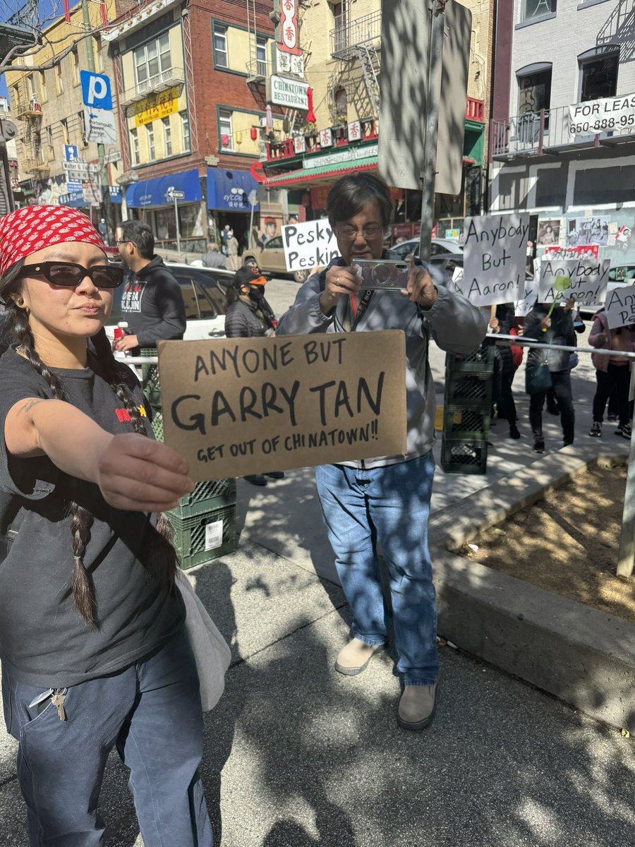 @sf_mills @garrytan @MarkFarrellSF @DanielLurie @LondonBreed And here we are, stuck in the middle again. But then there was this @garrytan fan… Oh, wait not a fan!!! But who would be other than his sycophant army - who were too busy coding to show up.