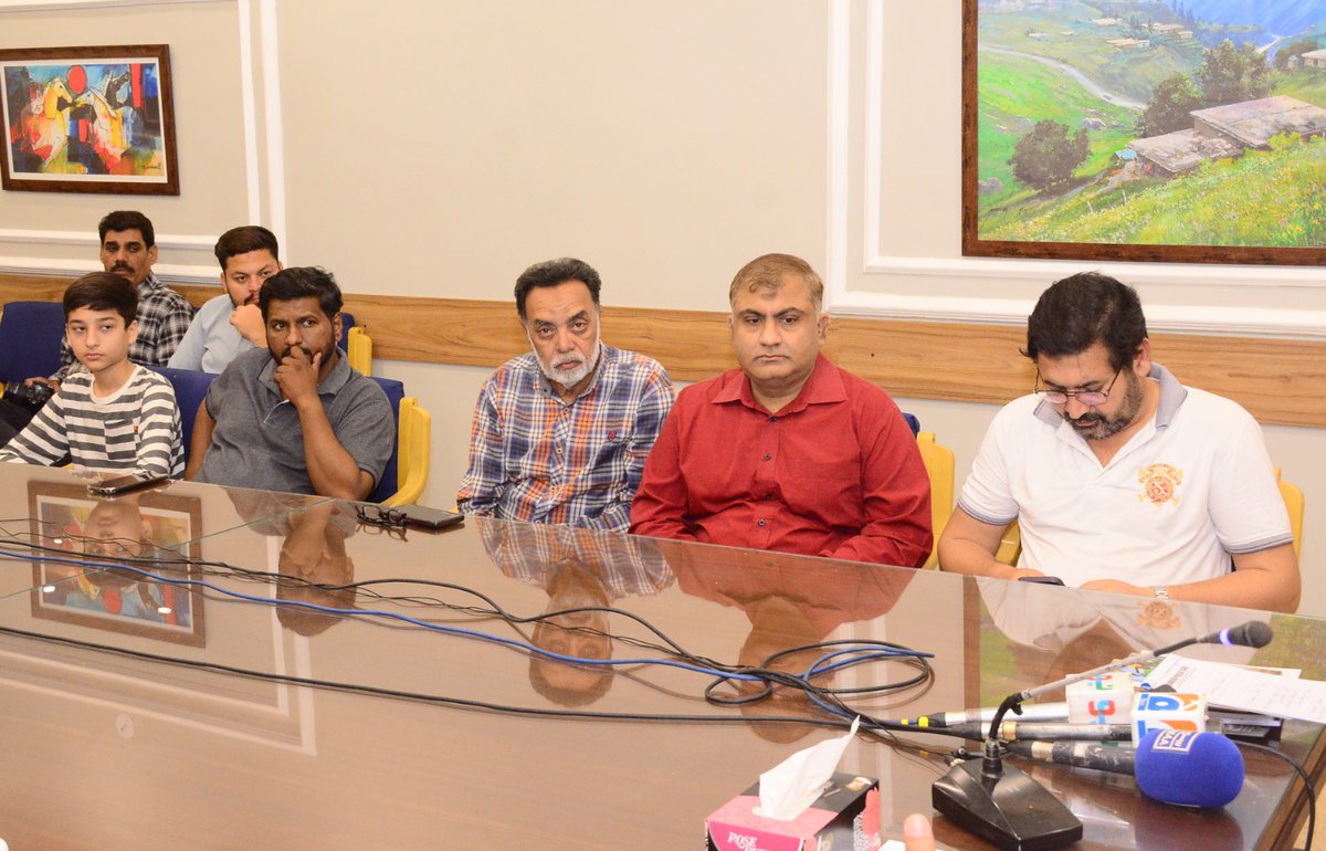 Founder #SaveGazaCampaign, Mrs @humairatayyaba Chaired a meeting with Journalists at #KarachiPressClub. President @saeedsarbazi1, Secretary Shoaib Ahmed, Mr Nasrullah Chaudhry, Tariq Abdul Hasan & others were present.