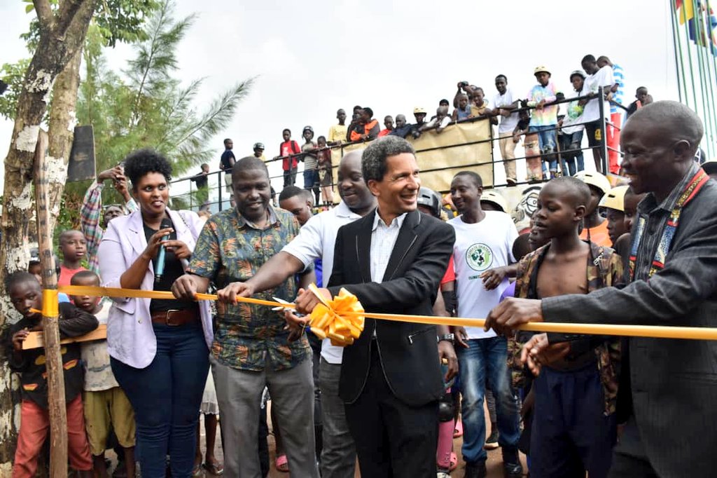 Traditional dance, breakdance, skateboarding 🛹 set the tone for closing ceremony of our sports program supporting Uganda's youth towards @Paris2024, with @uganda_skate & @AFKampala. The event at Kitintale also celebrated the international day of sport for development and peace.