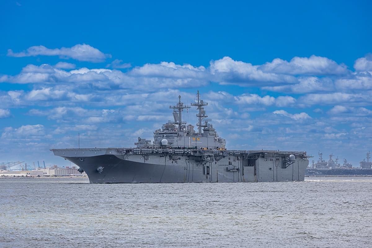 USS Wasp (LHD 1) Wasp-class amphibious assault ship leaving Norfolk, Virginia - April 6, 2024 #usswasp #lhd1

SRC: FB- Hampton Roads & Chesapeake Bay Ship Watchers