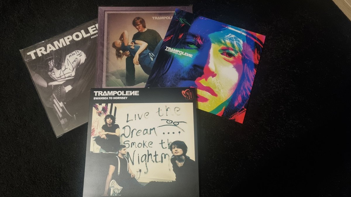 Vinyl is always special, but a debut album, just that bit extra special. An evening with vinyl and @Trampolene_Band #swanseatohornsey