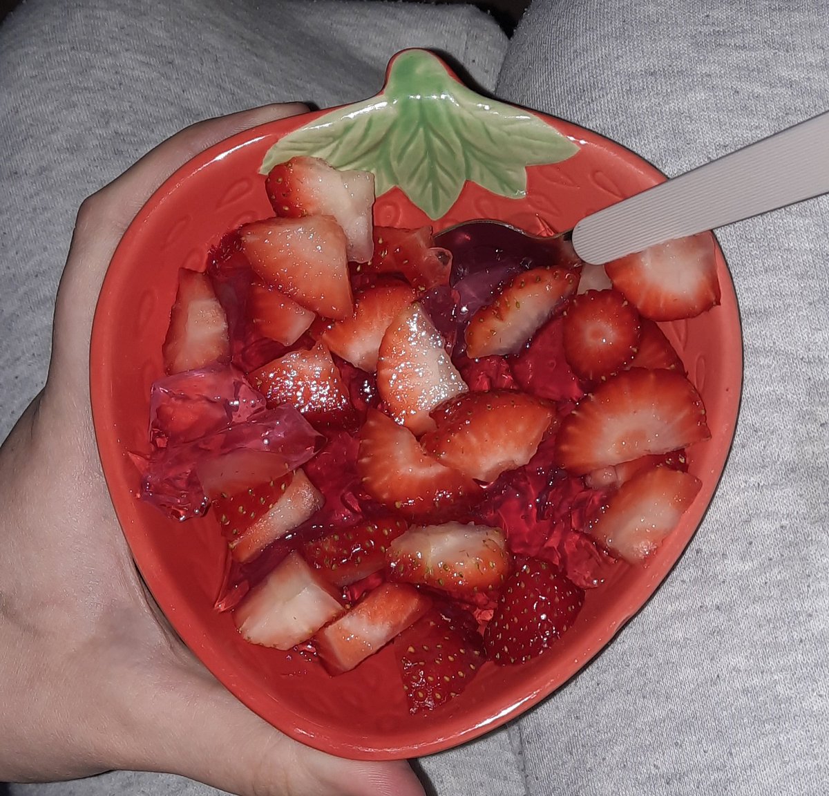 Best snack! Strawberry and calorie free jelly🍓🍮
.
#edtwt #proana #edtw #edtwtt #mealinspo #mealspo #thinspo