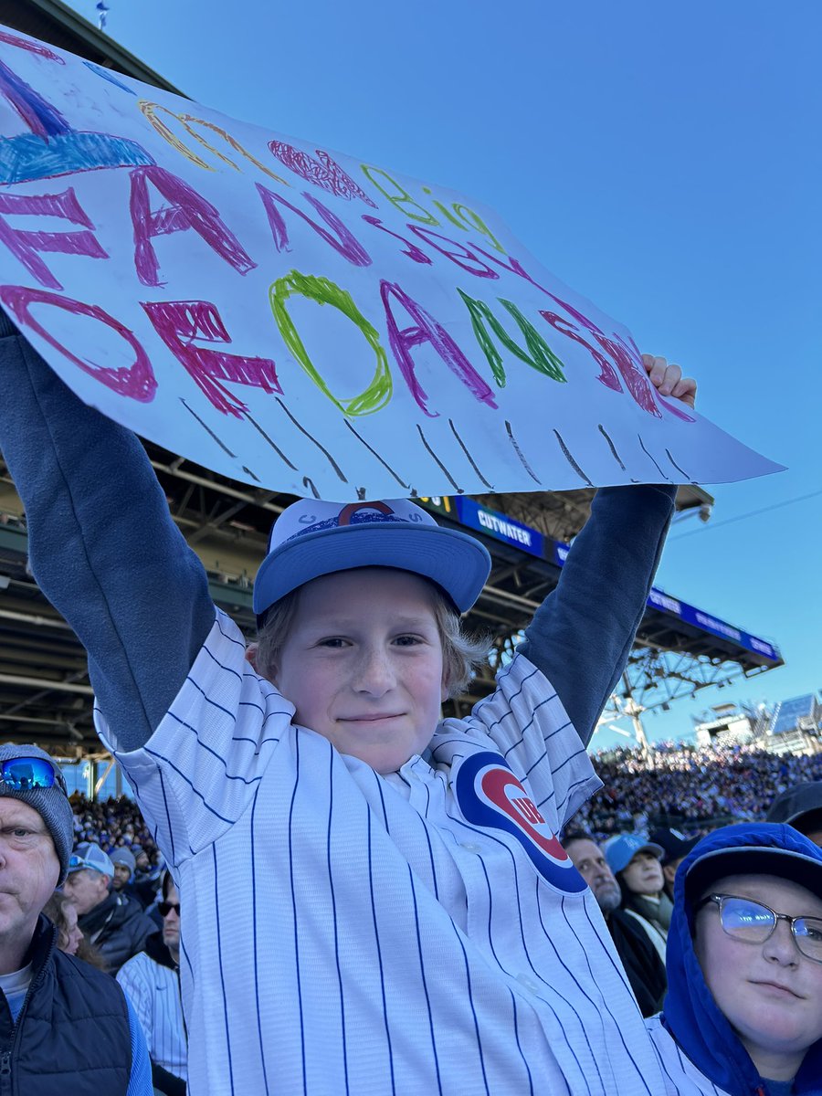 bihde22's tweet photo. @obvious_shirts too cold to wear his favorite shirt so the sign had to do! https://t.co/rhQI1wibiW